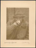 1931 Farkas Ferencről készült, aláírt vintage fotó, Orphanidesz János (1876-1939) hagyatékából, művészfólián keresztül másolva, képméret 16x11 cm, papírméret 24x18 cm