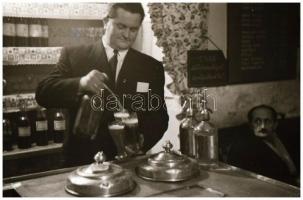 cca 1960 Budapest, Fehér Galamb vendéglő a várban, Kotnyek Antal (1921-1990) budapesti fotóriporter ...