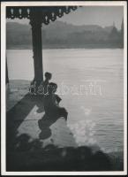 cca 1937 Budapest, Reich Péter Cornel hagyatékából, pecséttel jelzett vintage fotóművészeti alkotás, 24,3x18 cm