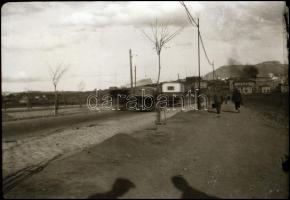 cca 1930 Utazás egzotikus tájakon, helyeken (tevekaraván, romok és műemlékek, stb...) további kutatá...