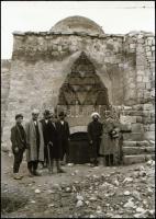 cca 1930 Utazás egzotikus tájakon, helyeken (tevekaraván, romok és műemlékek, stb...) további kutatá...