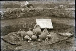 cca 1930 Utazás egzotikus tájakon, helyeken (tevekaraván, romok és műemlékek, stb...) további kutatá...