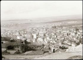 cca 1930 Utazás egzotikus tájakon, helyeken (tevekaraván, romok és műemlékek, stb...) további kutatá...