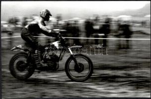 cca 1975 Zsigri Oszkár budapesti fotóművész hagyatékából 5 db vintage fotó, feliratozva vagy pecsétt...