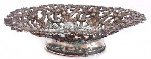 Ezüst (Ag) szecessziós gyümölcs kosár, közepén plasztikusan körtével díszítve, levél ornamentikájú á...