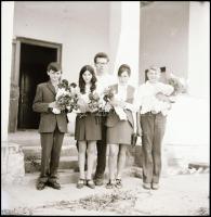 cca 1966 Ballagás egy Szentes környéki, tanyasi általános iskolából, Demeter Sándor (?-?) szentesi f...