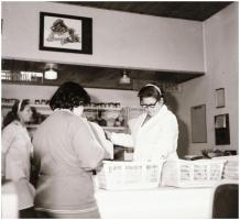 cca 1969 Nagymágocs, képriport a vegyesboltról, italos pultról, stb., Demeter Sándor (?-?) szentesi ...