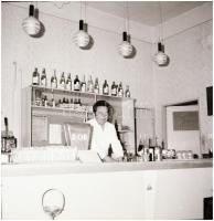 cca 1969 Nagymágocs, képriport a vegyesboltról, italos pultról, stb., Demeter Sándor (?-?) szentesi ...