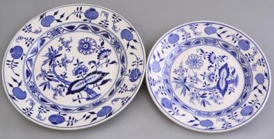 Villeroy&Boch hagyma mintás 2 db tányér máz alatti kék festéssel, jelzett, hibátlan. d: 20 cm, 23 cm