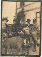 1911 Igló, Zipser Neudorf, Spisská Nová Ves; vasútállomás vasutasokkal, kisgyerekek báránnyal / railway station with railwaymen, children with lamb. photo (non PC) (9 x 12,1 cm)