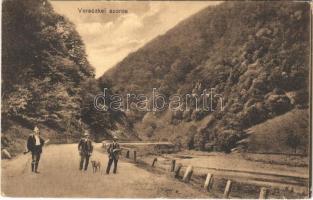 1913 Vereckei-hágó, Veretsky Pass (Bereg); Vereckei-szoros, vadászok / Verecke Pass, gorge, hunters (EK)