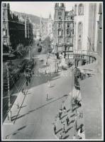 cca 1930-1940 Budapest, villamosok az Erzsébet híd felé, későbbi előhívás, 16,5×12,5 cm