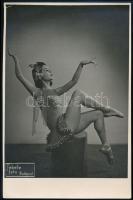1941 Táncoslány műteremben, fotó Fekete budapesti műterméből, sarkán kis törésnyom, 17×11,5 cm