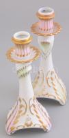 2 db Hollóházi porcelán gyertyatartó, kézzel festett, jelzett, apró kopásnyomokkal, m: 19,5 cm