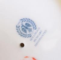 2 db Hollóházi porcelán gyertyatartó, kézzel festett, jelzett, apró kopásnyomokkal, m: 19,5 cm