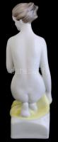 Hollóházi térdelő akt, kézzel festett, jelzett, apró mázhibákkal, m: 30 cm