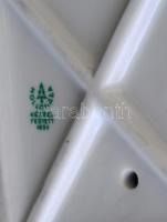 Hollóházi térdelő akt, kézzel festett, jelzett, apró mázhibákkal, m: 30 cm