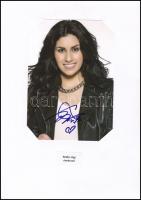 Radics Gigi (1996-) énekesnő aláírása az őt ábrázoló fotón
