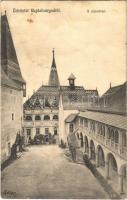 1911 Vajdahunyad, Hunedoara; várudvar. Adler fényirda 1910. / castle courtyard (EK)
