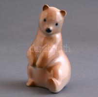 Porcelán medve figura, kézzel festett, jelzetlen, kis kopásokkal, m: 9 cm