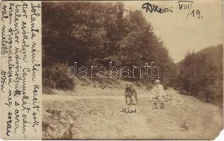 1908 Dunakeszi, kiránduló férfi kutyával. photo (EM)