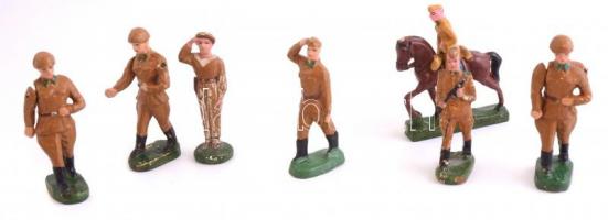 Össz. 7 db vintage retro katonai játék figura, 6 db Néphadsereg, 1 db lovas figura a Rákosi korszakból elastonin, kopott, némelyik sérült, m: 8,5 és 9,5 cm közötti méretekben