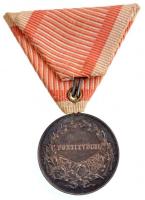 1917. "Károly Ezüst Vitézségi Érem II. osztálya" peremen jelzett Ag kitüntetés mellszalago...