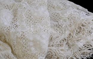 Kézi horgolású fehér függöny néhány műanyag kampóval, 210x250 cm, jó állapotban