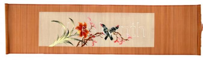 Hímzett távol-keleti (kínai?) madaras-virgáos motívummal díszített falikép, 100x26 cm, feltekerhető, jó állapotban