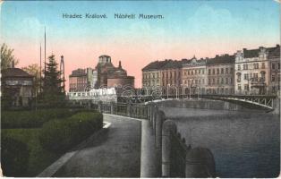 Hradec Králové, Königgrätz; Nábrezí Museum / museum, bridge (EK)