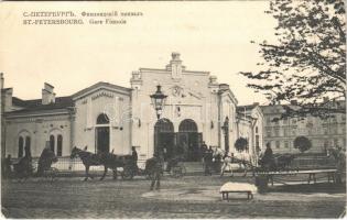 Saint Petersburg, St. Petersbourg, Petrograd; Gare Finnois / railway station, horse-drawn carriages (EK)