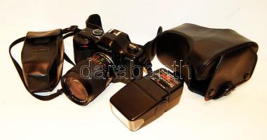 Yaschika profeszzionális fényképezőgép teleobjektívvel és vakuval tokban