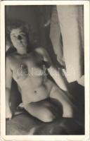 Erotic nude lady. photo (EB)