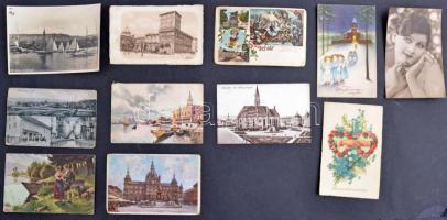 ~630 db régi vegyes képeslap: magyar és külföldi városképek, üdvözlők, színes anyag, érdemes megnézn...