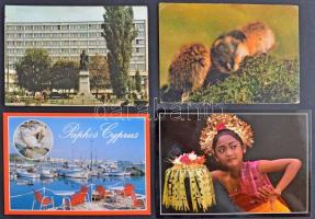 7-800 db modern képeslap, magyar és külföldi városképek és üdvözlők. Tartalmas színes anyag!!