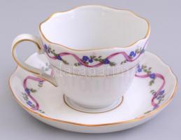 Triptis német porcelán csésze aljjal, virág mintás dekorral, matricás, jelzett, apró kopásnyomokkal, csésze m: 5,5 cm. alj d: 11 cm
