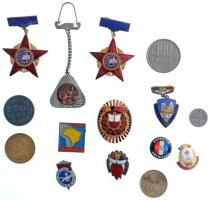 Románia 1942-2019. 14xklf érme- és jelvénytétel + 1db kulcstartó T:2-3