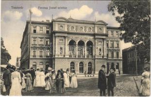 1911 Temesvár, Timisoara; Ferenc József színház. Montázs előkelő urakkal és hölgyekkel / theatre, montage with ladies and gentlemen. L.&P. 4012. (fl)