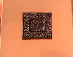 Vegyes fém tárgy tétel: 3 db fém zenélő doboz, fém cigarettadoboz, vörösréz fali tál, stb., jó állap...