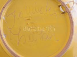 Szombathy Zsuzsa iparművész kerámia fali dísz tál  Mázas kerámia, kézzel festett, jelzett, hibátlan....