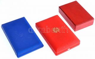 ~1980. 30. véradásért járó "Kiváló Véradó" kitüntetés eredeti díszdobozban kitűzővel + 196...