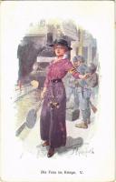 Die Frau im Kriege V. / WWI Austro-Hungarian K.u.K. military art postcard, lady at the railway station. A.F.W. III/2. Nr. 735. artist signed (EK)