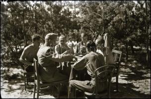 cca 1938-1945 II. világháborús katonai fotónegatívok, vacsora, pontonhíd, vasútállomás, stb., 11 db,...