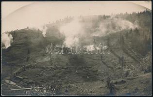 cca 1914-1918 Gránáttűzben, fotólap, hátoldalon feliratozva, 14×8,5 cm