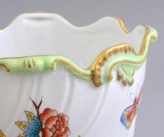 Herendi Viktória mintás kaspó. Kézzel festett, jelzett, alsó peremén apró lepattanással. d:19 cm, m:...