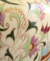 Zsolnay virág mintás áttört kaspó. Kézzel festett, jelzett (Varga M.), mázrepedésekkel. d:19 m: 17 c...