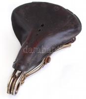 'Hero' kerékpárnyereg, rúgós szerkezettel, kopott bőr nyereggel, 32x21 cm