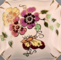 Zsolnay pillangómintás porcelán bonbonier, kézzel festett, jelzett, kis kopásokkal, 5x7,5x7,5 cm