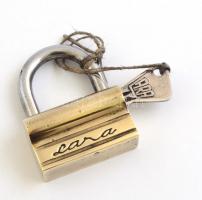 Réz lakat Lara jelzéssel, kulcssal, h: 7,5 cm