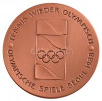 NSZK 1988. "Olimpiai játékok - Steffi Graf" Br emlékérem eredeti, de sérült tokban (35mm) ...